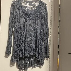 Chic Lace Women's Blouse in blue